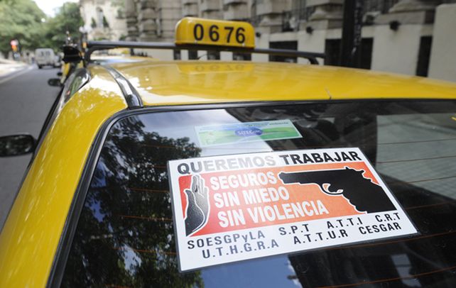 Más seguridad. El reclamo fue unánime ayer entre toda la familia taxista tras la muerte de un compañero.