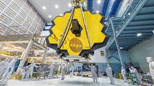 Espejo del telescopio espacial James Webb (NASA/Desiree Stover)