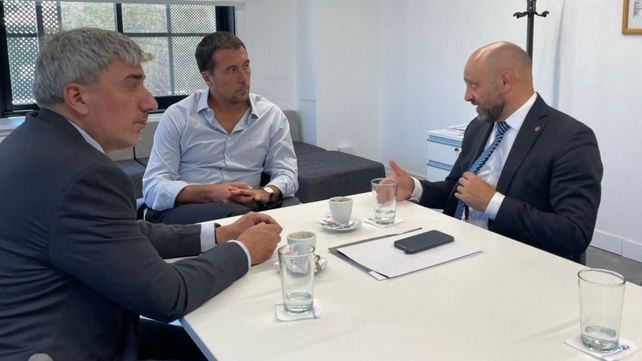 I&ntilde;aki Arreseygor , titular de Anpyn (centro)  y Gustavo Puccini, ministro de Desarrollo Productivo de Santa Fe (derecha)