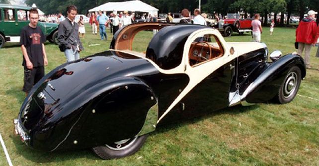 Hallan en un garage ingl&eacute;s un raro Bugatti de 1937 que superaba los 200 kph