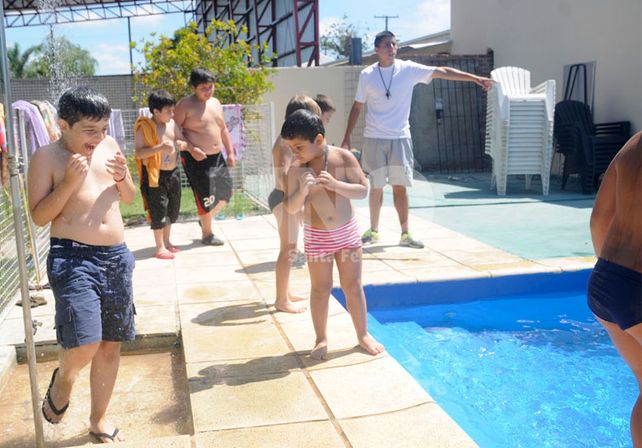 Aire libre. En la colonia los pequeños pueden disfrutar del juego y el deporte al aire libre.
