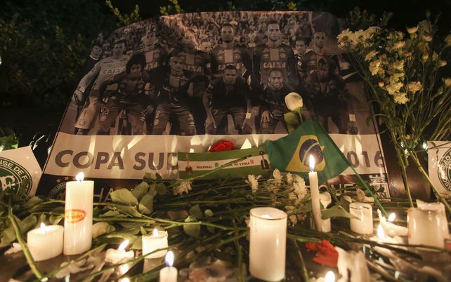 Desastre. Una fotografía de los jugadores fallecidos durante un homenaje &nbsp;en Colombia. &nbsp;