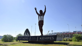 Mario Alberto Kempes fue inmortalizado con una estatua