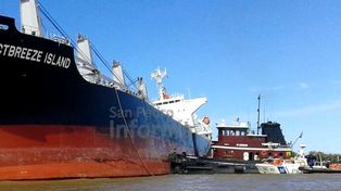 Choque de buques y derrame de toneladas de combustible en el río Paraná