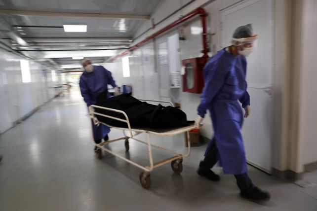 Falleció el hombre que esperó tres días una cama de terapia en la Ciudad de Buenos Aires