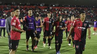 La noche de la derrota de Newells ante Racing. El promedio lo tendrá abajo en la temporada 2026 pero no con la soga al cuello.