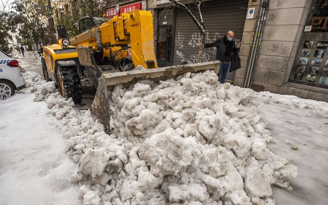 Madrid se paraliza tras la histórica nevada