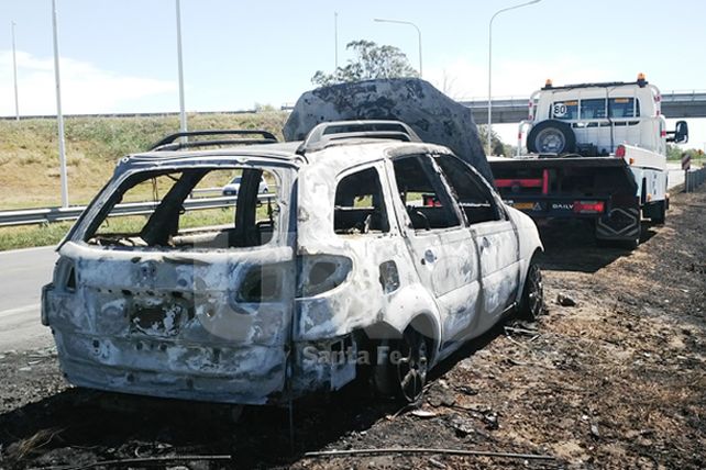 Se incendió un auto en la ruta 168 pero su conductor resultó ileso