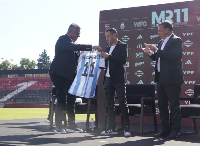 Lanzamiento. Claudio Tapia, presidente de AFA, Maxi Rodríguez e Ignacio Astore, en el anuncio de la despedida de la Fiera. 