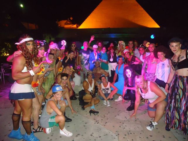 Flavio Mendoza festejó su cumpleaños vestido de mujer