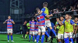 Fortaleza de Brasil quedó como puntero del Brasileirao al superar como visitante a Bragantino.