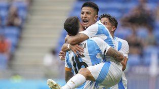 En el inició del complemento llegó el primer gol del partido a través de Thiago Almada.