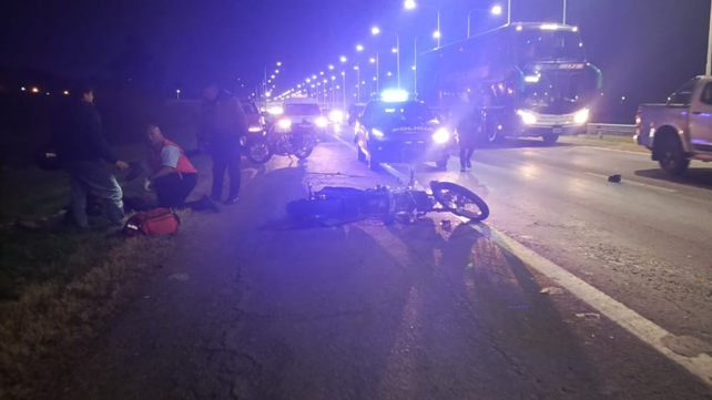Choque de motos en la autopista a Santa Fe. Los conductores resultaron heridos de gravedad.
