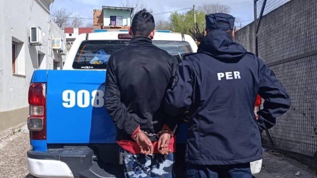 Detuvieron a un hombre que ingresó a la feria de Salta y Nogoyá y robó un celular