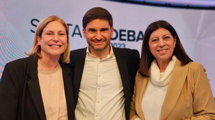 Clara García junto al gobernador Pullaro y la vice Scaglia