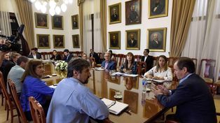 Coronavirus: centralizan las decisiones de control