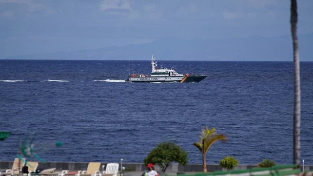 Un guardacostas de la Guardia Civil en la costa de Tenerife.