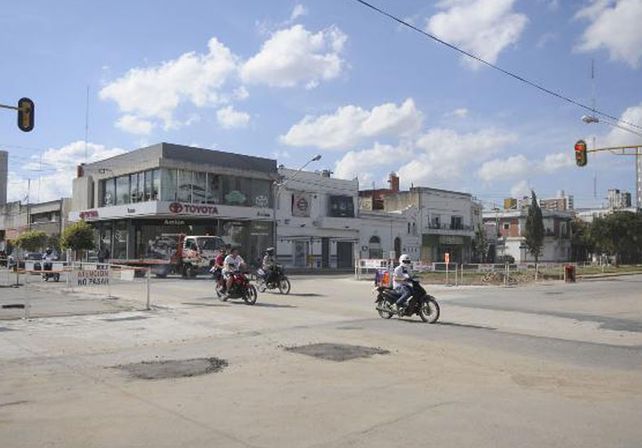 Habilitaron la circulación completa en Bulevar Pellegrini y Urquiza tras el arreglo del socavón