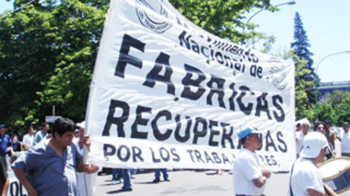 Como en 2001, las cooperativas dan pelea por evitar el desempleo