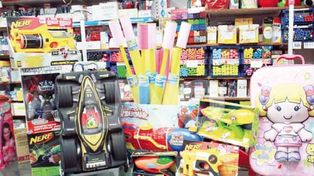 Juegos para el agua y mochilas, lo más buscado por los Reyes