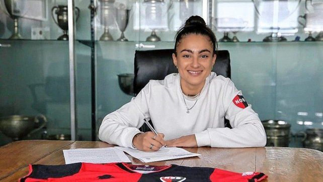 Milagros Rivas firmó su primer contrato profesional: Es un paso muy importante para mi carrera deportiva.