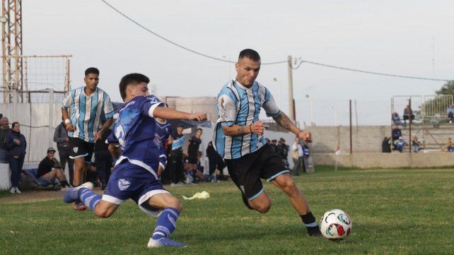 Sportivo Urquiza y Peñarol en un duelo disputado por la liga paranaense en 2023.