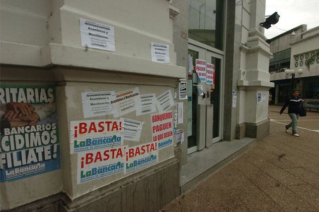Conflicto salarial: los bancarios vuelven a parar este jueves por dos horas