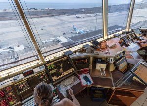 Controladores aéreos en conflicto ponen en vilo a turistas
