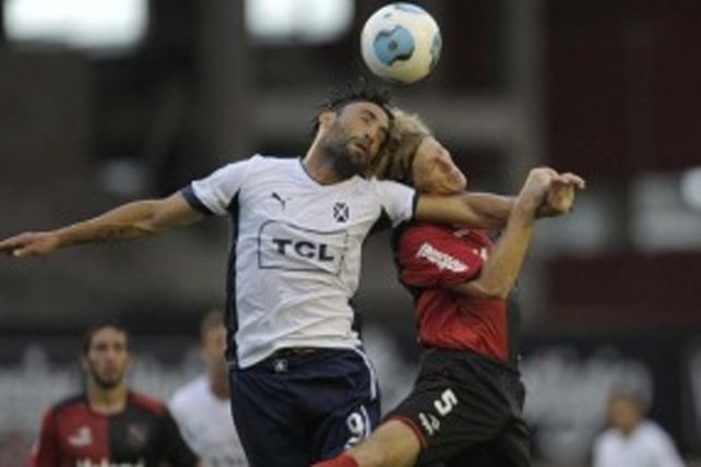 Independiente cayó ante Newells bajo una intensa tormenta