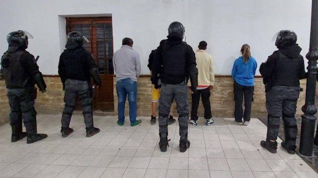 Violencia en La Paz: cuatro detenidos tras ataque armado y disturbios en barrio Feria