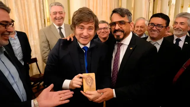 Milei y el pastor rosarino David Sensini.
