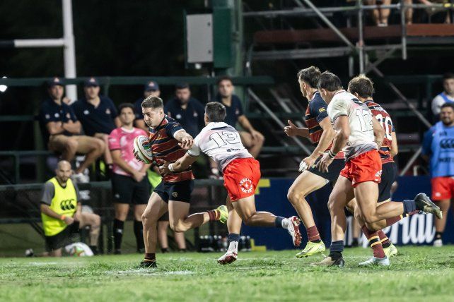 Santiago Cordero hizo pesar su experiencia. El ex Puma marcó uno de los tries de Pampas en la victoria ante Capibaras XV. Foto UAR.