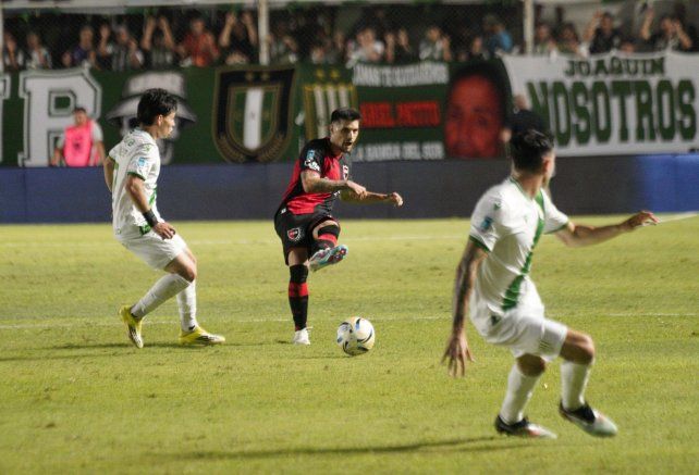 Gabriel Risso Patrón es una de las bajas probables de Newells.