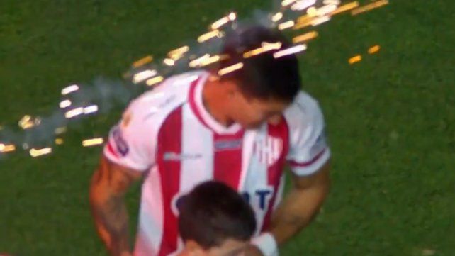 Valentín Fascendini victima de un fuego artifial en el recibimento de Unión.