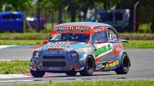 El rafaelino Agustín Ghiotti se consagró bicampeón de los Fiat 600 TZ en San Jorge.