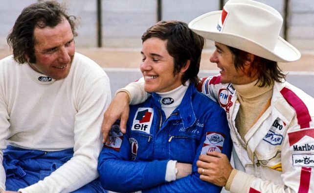 Lella Lombardi, junto a su compañero en March Vittorio Brambilla y Arturo Merzario.