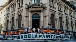 El gremio de profesionales universitarios reclama una actualización salarial y revisión periódica.