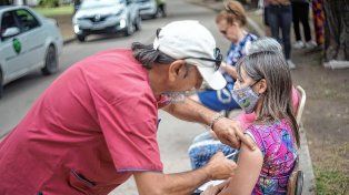 En Plaza Eva Perón, del barrio San Agustín de Paraná, se realizará un nuevo operativo nocturno de vacunación