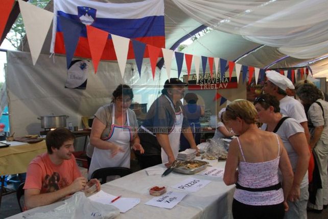 La Feria de las Colectividades cautivó al público paranaense