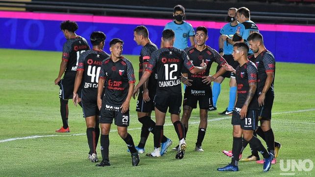 Pasaron 14 meses para que Colón pueda cerrar su arco en Santa Fe.