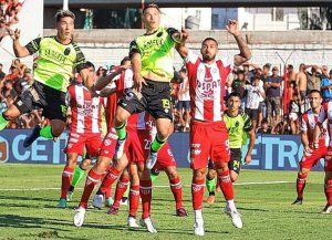 Unión volvió a fallar en la definición y apenas igualó con Barracas en la previa del Clásico