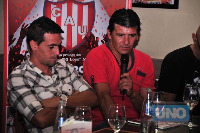 ídolos paranaenses José Luis Marzo y Fausto Montero fueron jugadores paranaenses que hicieron historia con la camiseta de Unión. El Loco logró el ascenso en 1996 y el Memo fue parte de los logros de 2011 y 2014.     Foto UNO/Juan Manuel Hernández