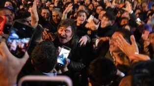Multitudinaria recepción a Javier Milei en Rosario