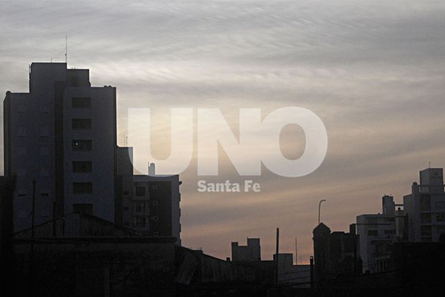 El ocaso. Los tonos rojizos se profundizaron por las partículas.  UNO de Santa Fe / Manuel Testi