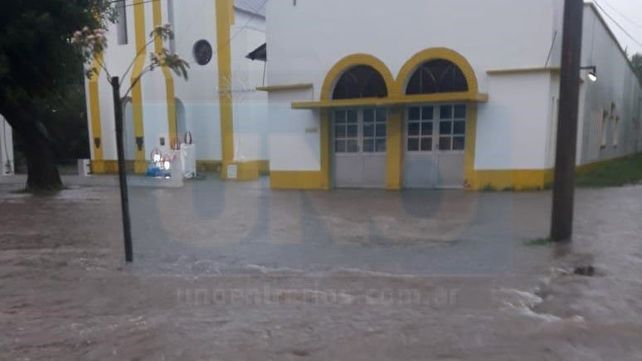 VIDEO: En Larroque cayeron 105 milímetros en una hora y el 70% del pueblo está inundado