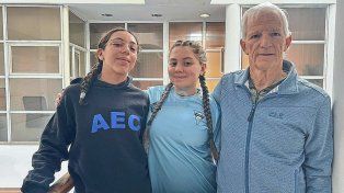 Justina Gomez y&nbsp;Donatella Grubert junto al entrenador Carlos Scocco.&nbsp; &nbsp;
