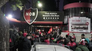 El primer llamado a la asamblea de Newells será a las 18. Es la que estaba prevista para el día que jugó con Riestra.