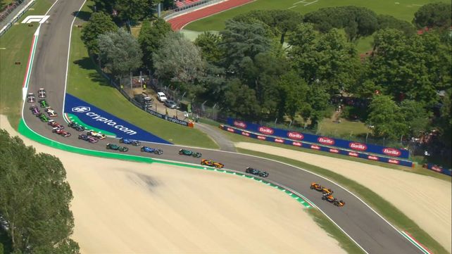 Verstappen le gana la punta a Piastri