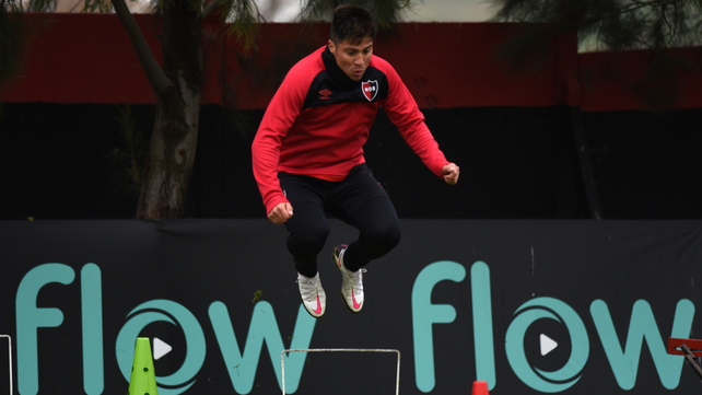 El atacante entrena en Bella Vista y parece que no se irá de Newells.