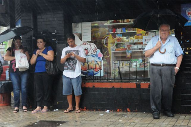 Cayeron más de 100 milímetros en Santa Fe y se renueva el alerta meteorológico